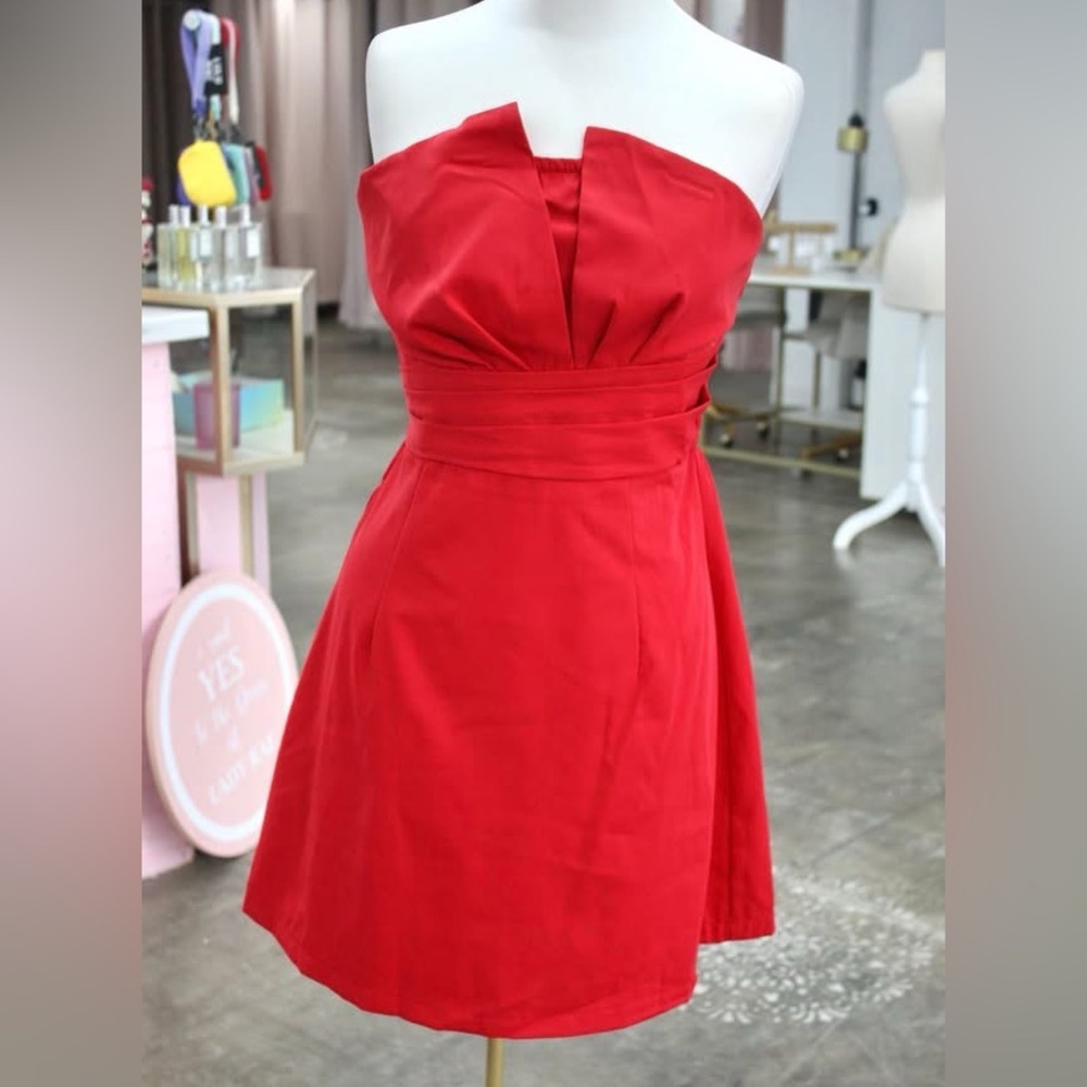 Stunning Red Sweetheart Neckline Cocktail Dress